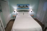 Oceanfront condo in gated complex w/ pool, tennis, beach & amazing sunsets!