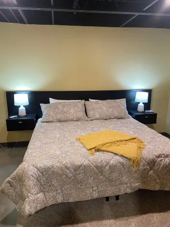 Lakeside Lodging @ The PlazaCozy 2 Bed- 2 Bath Nestled near the Lake Region