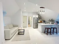 Cozy 2-Bedroom Apartment In Historical Building. Hotels near Beamer Memorial Conservation Area - View Down Escarpment