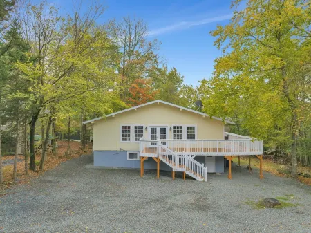 Beautiful Poconos Getaway with Game room ,Hot Tub, and Fire pit