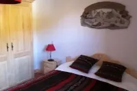 Luxury chalet 160 m2 for 10 people, shuttle bus at 50m, 3mn from the lifts Hotels in Vars