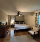 Traveler’s Wellness Oasis - gorgeous pool, fish pond, and hot tub!