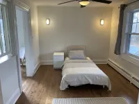 Charming 2-bedroom Cape Cod style Inn  in Musquodoboit Harbour with WiFi, AC Hotels in Musquodoboit Harbour