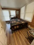 Cabin in Hocking Hills with Hot Tub, Fire Pit and Covered Back Deck.