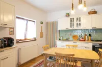 Generous family home Hotels in Viseu de Sus