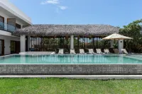 Mikiki Lifestyle Hotel - Pools