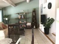 Property in the vaucluse province: Infinity pool / Jacuzzi / View