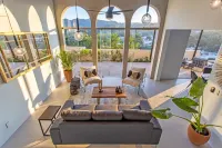 Casa Desierto: Mountain view Luxury Home!