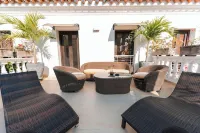 STUNNING VILLA w/Private Terrace & Splash Pool in the Old Town