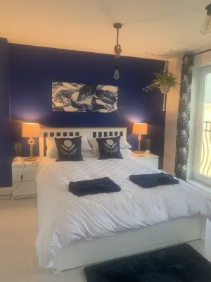 Sandy Feet 1st floor apartment with open plan living on The Bay, Filey