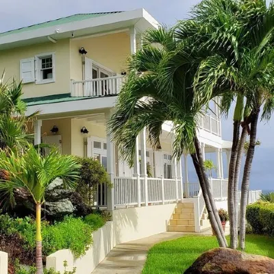 SPECTACULAR OCEAN FRONT VILLA โรงแรมใกล้Lindquist Beach