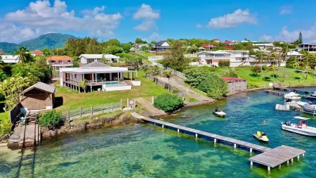 Villa Raymaude, a Charming Waterfront Villa