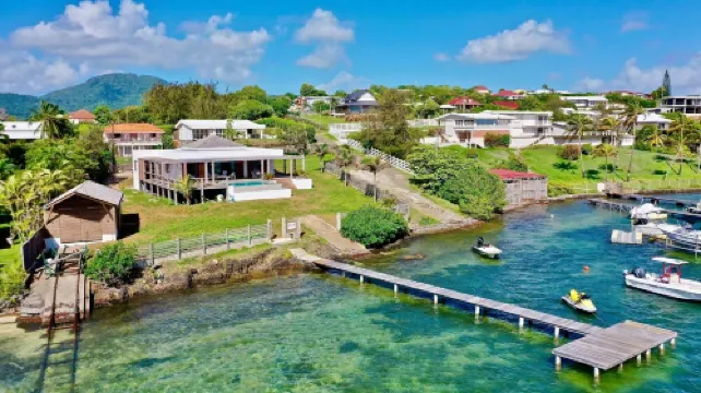 Villa Raymaude, Fully Air-Conditioned, Cook Service