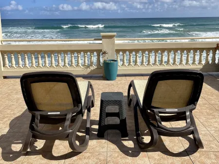 Oceanfront 3 Bdrm House on Surf Beach near Rincon with Private Beach Access Отели в г. Агуада