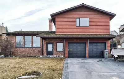 Specious Kamloops House for relaxation with great view in prestigious Sahali.