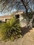 Escape to Serenity: A Sunlit 4-Bedroom Haven Near Saguaro’s Cacti & Tucsons Gems Tucson Mountain Park附近的飯店