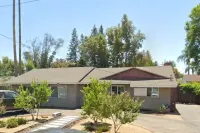 Modern Renovated 3 Bedroom/2 Bathroom Woodland Hills Home, Huge Yard, Dogs Okay Hotels near Warner Center Park
