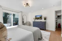 Urban Elegance in Wine Country: Unwind Just Steps from Healdsburg Plaza! Hotels in Healdsburg