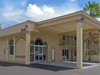 Serena Inn Hotels in Polk County