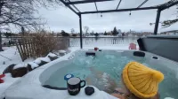 The Blue River Cabin|Riverfront Cozy Sunny Retreat