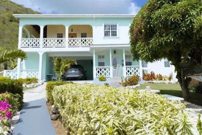 Breathtaking views 5min from the beach! Hotels in 