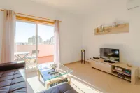 Apartment on the outskirts of Armacao de Pera with sea view.