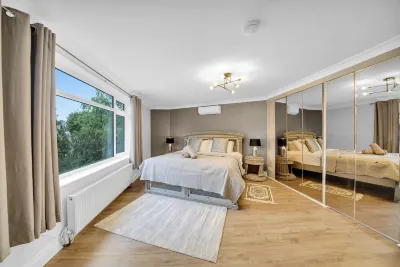 Luxurious 5 BED | 10 mins from Wembley | 4 Bath | Gym | Jacuzzi Hotels near Elmfield Church