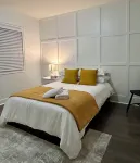 Entire house with 5 bedrooms across BU