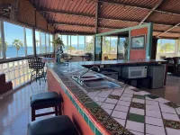 Awesome Top Floor Apartment 320° view of Sea & Mountains