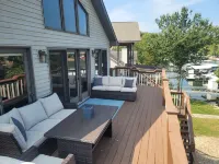 4BR 4BA lake front w/Dock & Kayak across Coconuts