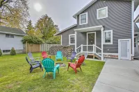 < 1 Mi to Dtwn Ludington: Bright Lower-Level Unit - parkir