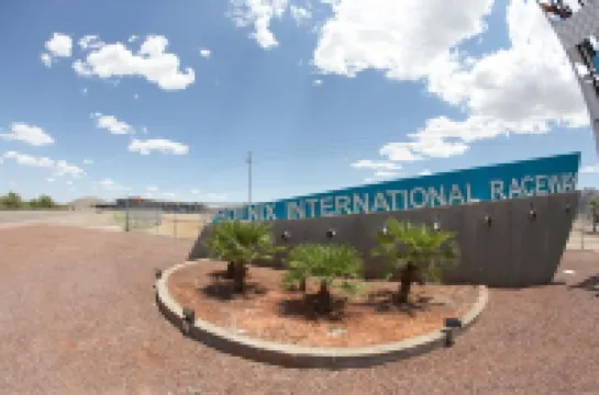 EZ 8 Motel Airporter