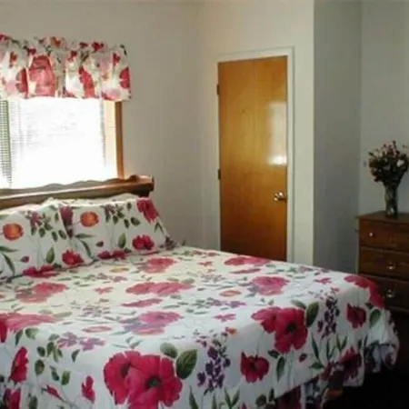Jenny's Country Manor