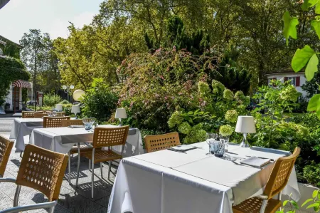 Hotel du Commerce Отели в г. Ажетмо