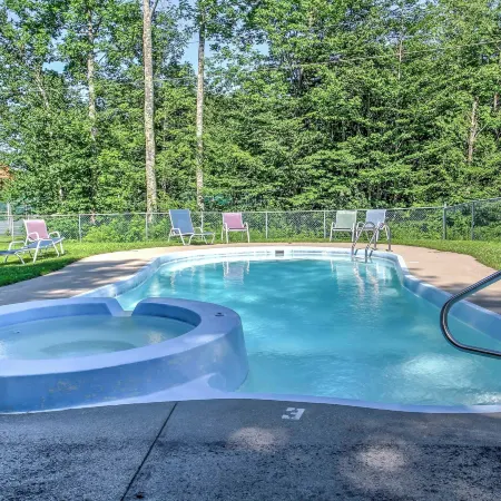 2-Story Townhouse - 1 Mi to Killington Ski Area!