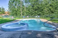 2-Story Townhouse - 1 Mi to Killington Ski Area! - balcony