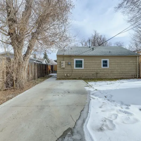 2 Mi to Dtwn Pet-Friendly Casper Apt!