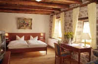 Historisches Genusshotel Löwen Hotel dekat Vogelpark Steinen