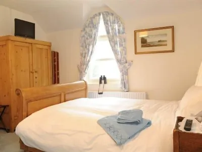 Bay Cottage Bed & Breakfast Hotels near Antrim Technology Park