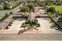 Reeds Lodge - parking