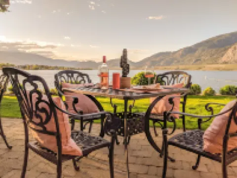 Desert Surfside Waterfront Accommodations Hotels in Osoyoos