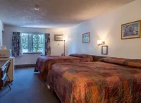 Sis Q Inn Hotels in Weed