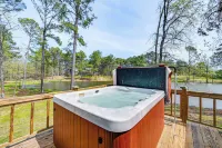 Broken Bow Cabin w/ Hot Tub & Fishing on-Site! - 3-Star