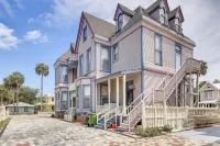 Grand Gables: Home 1 Block to St Johns River - Wifi