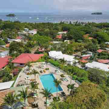 Tropical Condo with Spectacular Ocean Views, Panoramic Dining Terrace & Quick Walk to Beach Fitness & Recreational Facilities