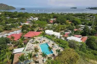 Tropical Condo with Spectacular Ocean Views, Panoramic Dining Terrace & Quick Walk to Beach