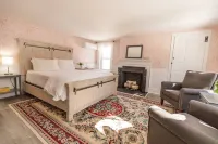 Blue Bear Inn - parking