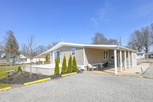 Peaceful Lakefront 3 bedroom Home with Boat Slip - Perfect Family Retreat