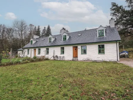 Woodland Cottage Отели в г. Acharacle