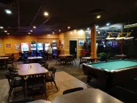 The Ritz Cafe and Motor Inn - parkir